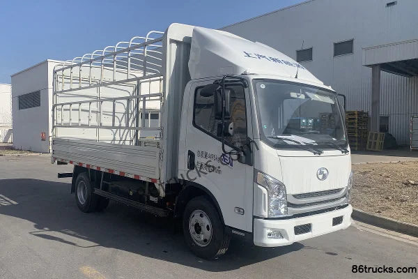 Yuejin Chaoyue EC303 4.5T 4.2 m Single Row Electric Stake Light Truck 81.14 kWh 4X2(6 wheels) Exterior