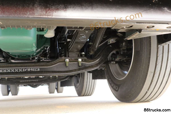 JAC Gallop A5W III Medium Truck 320hp 6X2(8 wheels) 7.8m van cargo truck Chassis (3) | 86Trucks