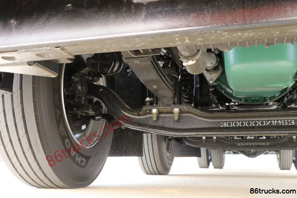 JAC Gallop A5W III Medium Truck 320hp 6X2(8 wheels) 7.8m van cargo truck Chassis (2) | 86Trucks