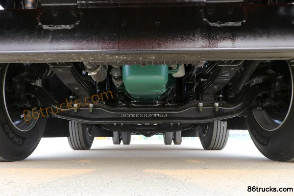 JAC Gallop A5W III Medium Truck 320hp 6X2(8 wheels) 7.8m van cargo truck Chassis (1) | 86Trucks