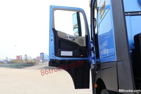 JAC Beyond Q7 heavy truck 560 hp 6X4(10 wheels) tractor truck Cab (1) | 86Trucks