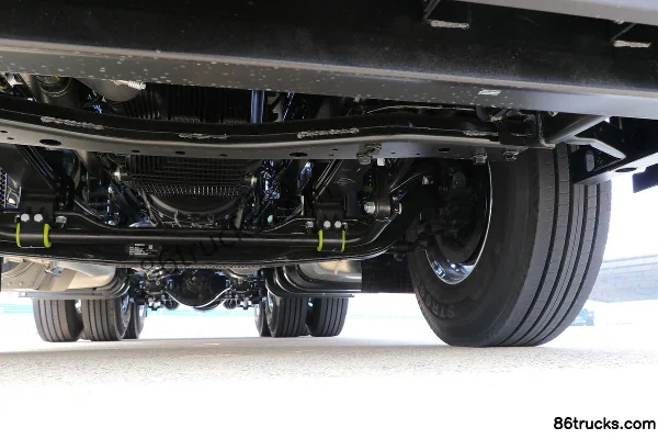 JAC Beyond Q7 heavy truck 560 hp 6X4(10 wheels) tractor truck Chassis (3) | 86Trucks