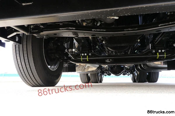 JAC Beyond Q7 heavy truck 560 hp 6X4(10 wheels) tractor truck Chassis (2) | 86Trucks