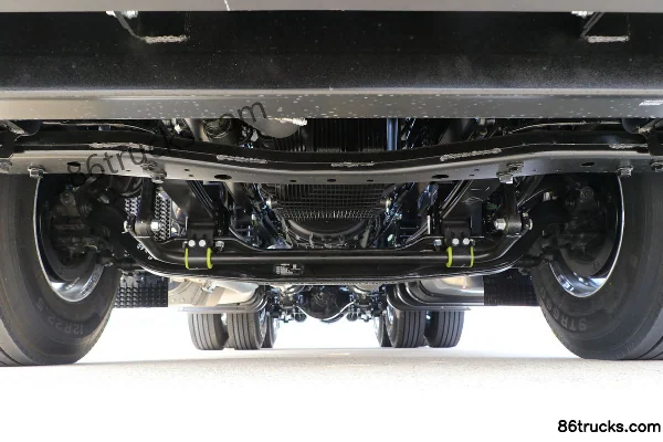 JAC Beyond Q7 heavy truck 560 hp 6X4(10 wheels) tractor truck Chassis (1) | 86Trucks