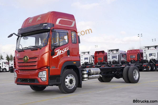 FAW Jiefang Qingdao JK6 camion moyen 260 ch 4X2(6 roues) camion porteur à ridelles 6,8 m (China VI) Extérieur (3) | 86Trucks