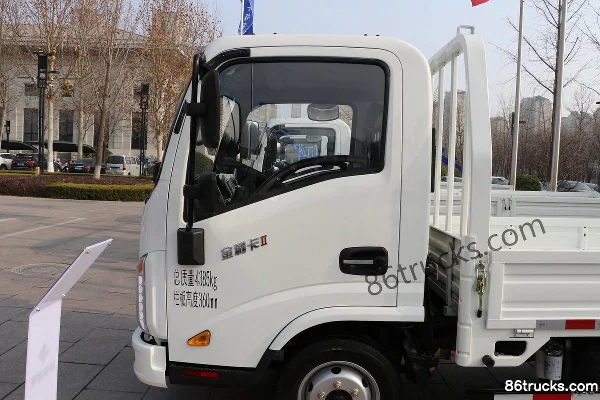 Ouling Jinlika II 115 hp 4X2(6 wheels) 4.13m Single Row Flatbed Light Truck (China VI) (4.333 Ratio) Exterior (3) | 86Trucks