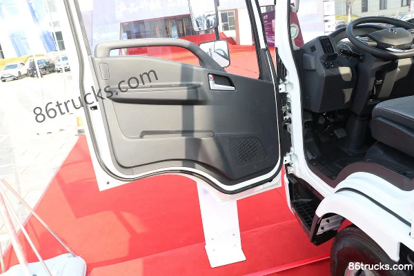 Ouling Jiyun 150hp 4X2(6 wheels) 4.15m Single Row Flatbed Light Truck (China VI) Cab (1) | 86Trucks