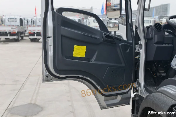 FAW Jiefang Hu VH 150hp 4X2(6 wheels) 4.13m refrigerated truck Cab (2) | 86Trucks