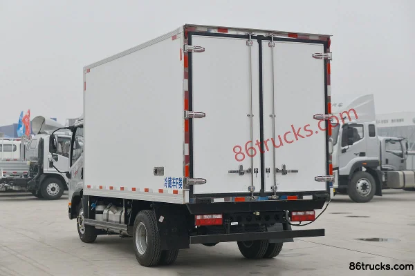 FAW Jiefang Hu VH 150hp 4X2(6 wheels) 4.13m refrigerated truck Body (3) | 86Trucks
