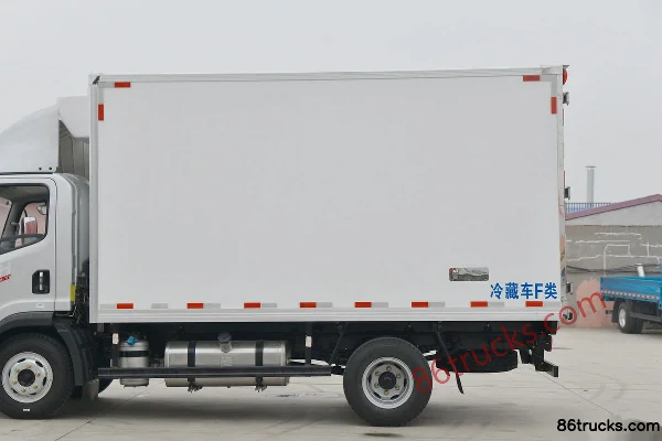 FAW Jiefang Hu VH 150hp 4X2(6 wheels) 4.13m refrigerated truck Body (2) | 86Trucks