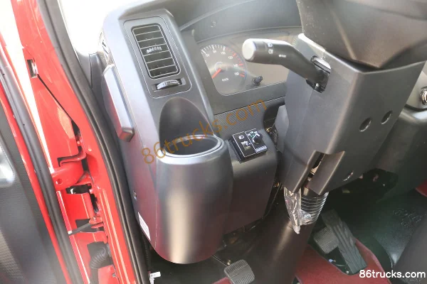 Jialong Longju Light Load Edition 150hp 4X2(6 wheels) 4.12m single-row stake truck (China VI, wide body) Cab (3) | 86Trucks