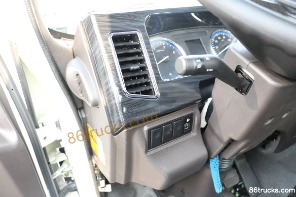 Ouling Jinlika 2 127hp 4X2(6 wheels) 4.13m single-row flatbed light truck (China VI) Cab (1) | 86Trucks