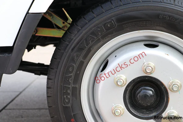 Ouling Jinlika 2 127hp 4X2(6 wheels) 4.13m single-row flatbed light truck (China VI) Chassis (3) | 86Trucks