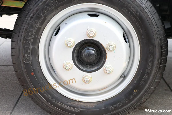 Ouling Jinlika 2 127hp 4X2(6 wheels) 4.13m single-row flatbed light truck (China VI) Chassis (2) | 86Trucks
