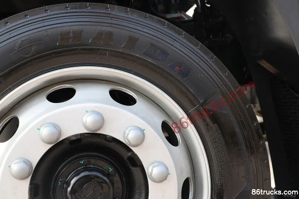 Jialong Longteng 245 ch 4X2(6 roues) camion porteur fourgon 9,6 m (China VI) Châssis (2) | 86Trucks