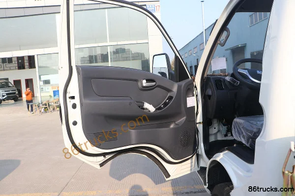 FARIZON E200S 4.2T 3.53m single-row pure electric flatbed light truck 66.8kWh 4X2(6 wheels) Interior (1) | 86Trucks
