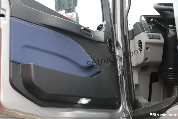Foton Auman EST Crossing Edition 580 hp 6X4(10 wheels) AMT automatic tractor truck (rear axle MCY12) (China VI) Cab (2) | 86Trucks