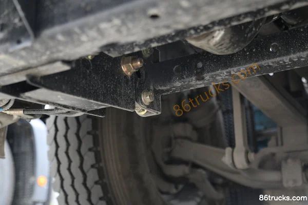 Foton Auman EST Crossing Edition 580 hp 6X4(10 wheels) AMT automatic tractor truck (rear axle MCY12) (China VI) Chassis (2) | 86Trucks