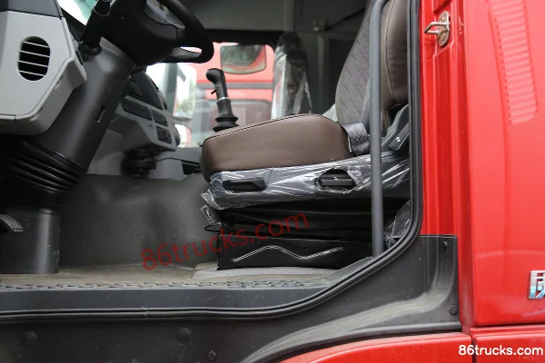 Foton Auman GTL Zhixiang Edition Basic 460 hp 6X4(10 wheels) LNG tractor truck Cab (3) | 86Trucks