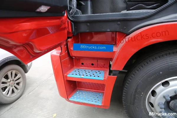 Foton Auman GTL Zhixiang Edition Basic 460 hp 6X4(10 wheels) LNG tractor truck Cab (2) | 86Trucks