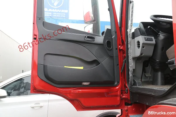 Foton Auman GTL Zhixiang Edition Basic 460 hp 6X4(10 wheels) LNG tractor truck Cab (1) | 86Trucks