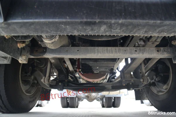 Foton Auman GTL Zhixiang Edition Basic 460 hp 6X4(10 wheels) LNG tractor truck Chassis (1) | 86Trucks