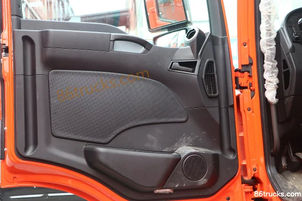 Sinotruk Sitrak G5 Heavy Truck 250 hp 4X2(6 wheels) 6.8m Stake Truck Cargo Truck (China VI) Cab (2) | 86Trucks