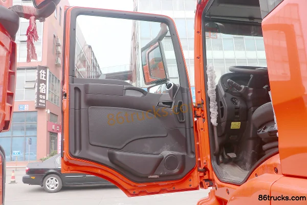 Sinotruk Sitrak G5 Heavy Truck 250 hp 4X2(6 wheels) 6.8m Stake Truck Cargo Truck (China VI) Cab (1) | 86Trucks