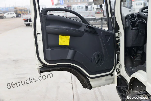 FAW Jiefang Hu VR 110 hp 4X2(6 wheels) 3.6m Refrigerated Truck (China VI) Cab (2) | 86Trucks