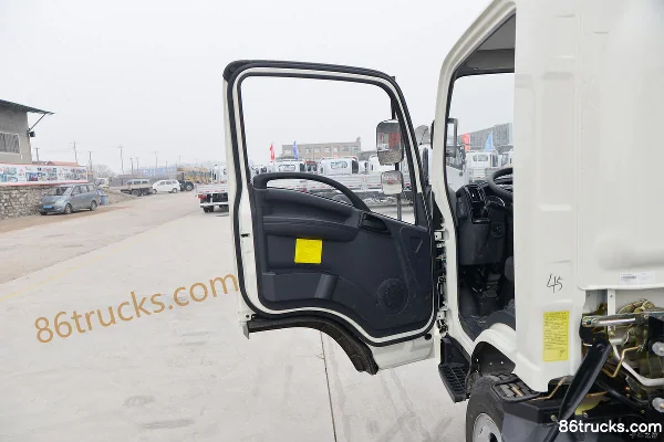 FAW Jiefang Hu VR 110 hp 4X2(6 wheels) 3.6m Refrigerated Truck (China VI) Cab (1) | 86Trucks