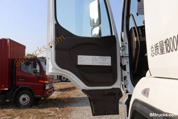 Dongfeng H5 Startup Edition 4.5L Diesel 240 hp 4X2(6 wheels) Fast Gear 8-speed 7.8m Van Cargo Truck Cab (3) | 86Trucks