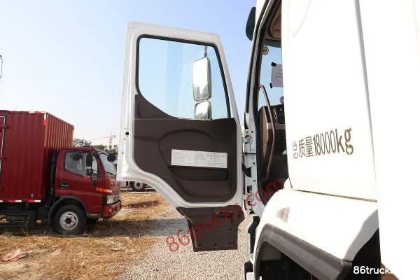 Dongfeng H5 Startup Edition 4.5L Diesel 240 hp 4X2(6 wheels) Fast Gear 8-speed 7.8m Van Cargo Truck Cab (1) | 86Trucks