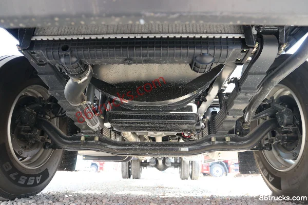 Dongfeng H5 Startup Edition 4.5L Diesel 240 hp 4X2(6 wheels) Fast Gear 8-speed 7.8m Van Cargo Truck Chassis (1) | 86Trucks