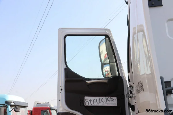 Dongfeng Liuqi Chenglong H7 Heavy Truck 520hp 4X2(6 wheels) AMT Automatic Tractor Truck (China VI) Cab (2) | 86Trucks