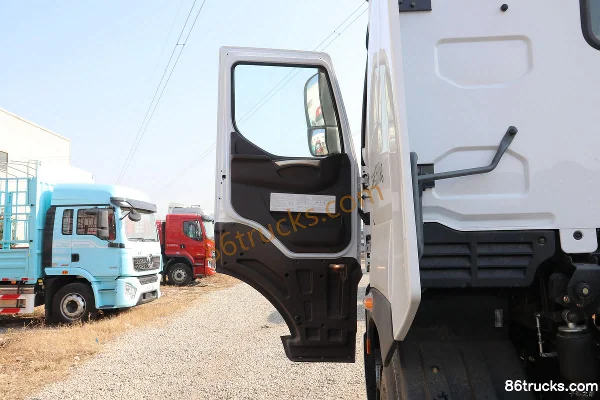 Dongfeng Liuqi Chenglong H7 Heavy Truck 520hp 4X2(6 wheels) AMT Automatic Tractor Truck (China VI) Cab (1) | 86Trucks