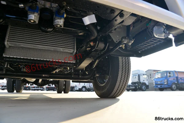 Foton Aumark Supu Pro 131 hp 4X2(6 wheels) 4.17m Single-row Flatbed Light Truck (ZF 5-speed) Chassis (3) | 86Trucks
