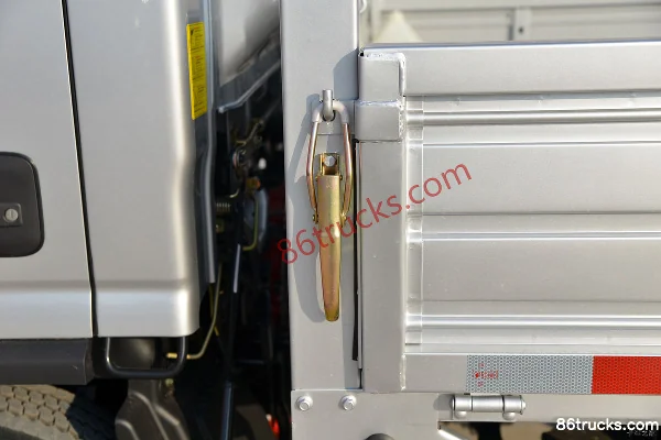 Foton Aumark Supu Pro 131 hp 4X2(6 wheels) 4.17m Single-row Flatbed Light Truck (ZF 5-speed) Body (3) | 86Trucks