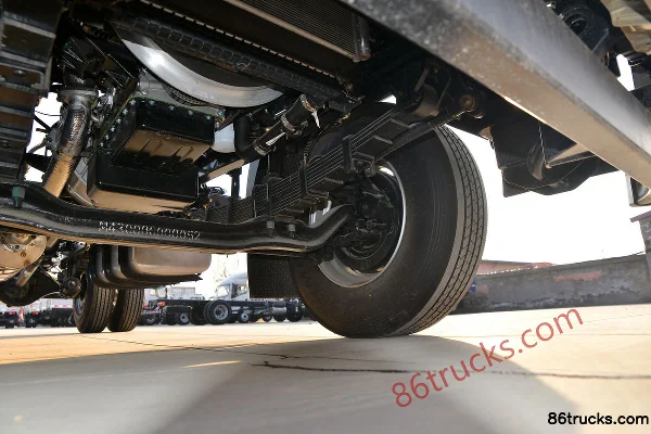 Foton Aoling Dahuangfeng 220hp 4X2(6 wheels) 6.2m Semi-panel Van Cargo Truck Chassis (3) | 86Trucks