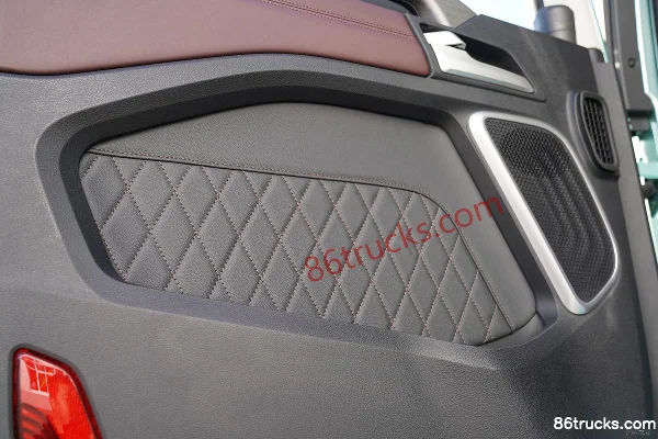 FAW Jiefang Qingdao Yingtu Business Class 560 hp 6X4(10 wheels) AMT automatic tractor truck (China VI) Cab (2) | 86Trucks