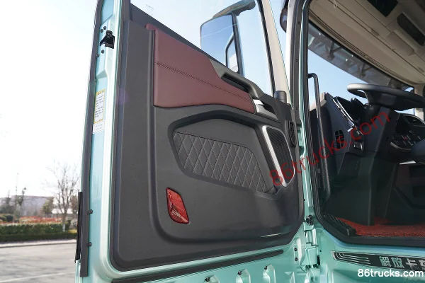 FAW Jiefang Qingdao Yingtu Business Class 560 hp 6X4(10 wheels) AMT automatic tractor truck (China VI) Cab (1) | 86Trucks