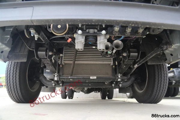 Sinotruk HOWO Zhixiang 130 hp 4X2(6 wheels) 3.8m refrigerated truck (axle ratio 4.333) Chassis (1) | 86Trucks