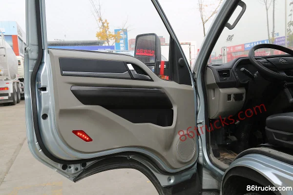 Sinotruk HOWO Zhixiang 130 hp 4X2(6 wheels) 3.8m refrigerated truck (axle ratio 4.333) Cab (2) | 86Trucks