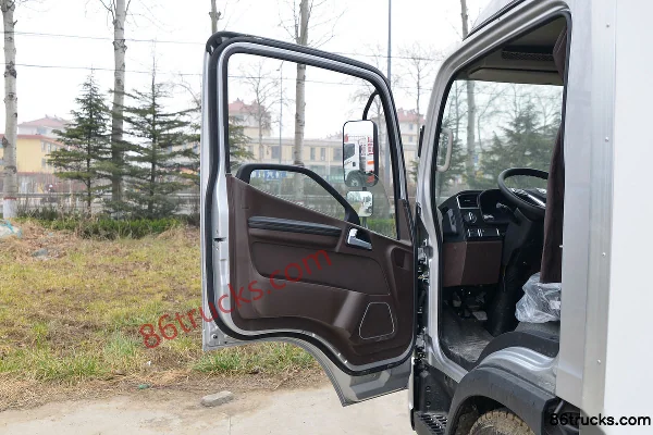FAW Jiefang Lingtu 160hp 4X2(6 wheels) 4.13m Refrigerated Truck (China VI) (Shandong Yuheng) Cab (1) | 86Trucks