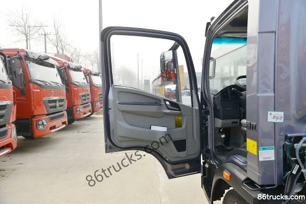 Sinotruk HOWO Tongshuai 2021 model 130 hp 4X2(6 wheels) 4.15m single-row van light truck (China VI) Cab (1) | 86Trucks