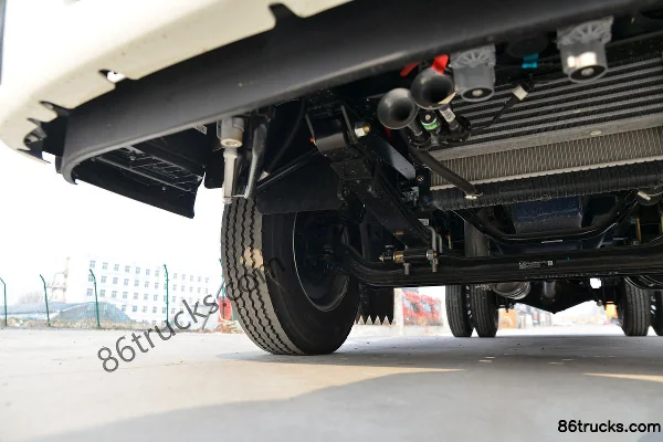 Sinotruk HOWO Tongshuai 130 hp 4X2(6 wheels) 4.15m single-row flatbed light truck (China VI) Chassis (2) | 86Trucks