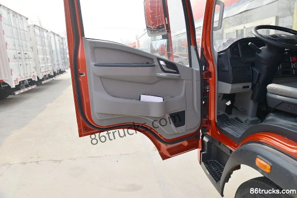 Sinotruk HOWO Tongshuai 2021 Model 150hp 4X2(6 wheels) 4.15m Single Row Van Light Truck (China VI) Cab (2) | 86Trucks