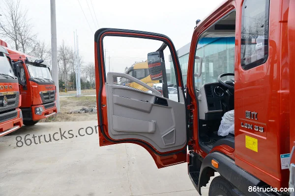 Sinotruk HOWO Tongshuai 130 hp 4X2(6 wheels) 3.85 m crew cab flatbed light truck (1) | 86Trucks