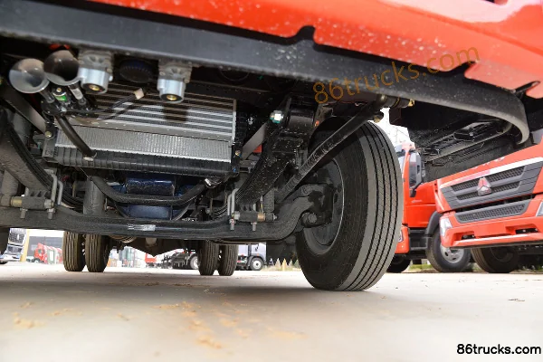 Sinotruk HOWO Tongshuai 130 hp 4X2(6 wheels) 3.85 m crew cab flatbed light truck Chassis (3) | 86Trucks