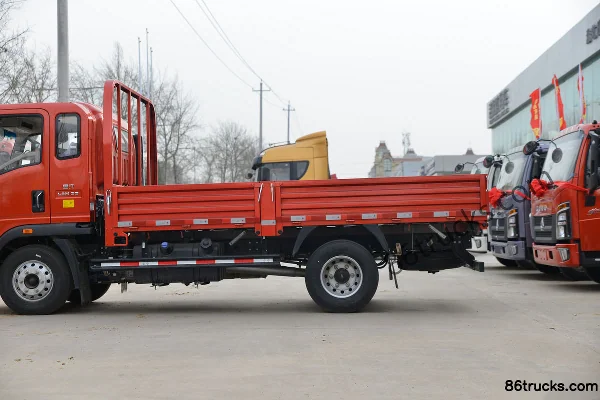Sinotruk HOWO Tongshuai 130 hp 4X2(6 wheels) 3.85 m crew cab flatbed light truck Body (2) | 86Trucks