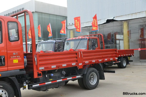 Sinotruk HOWO Tongshuai 130 hp 4X2(6 wheels) 3.85 m crew cab flatbed light truck Body (1) | 86Trucks